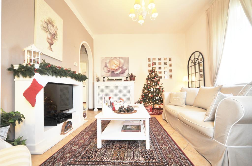 Nina Guest House Longare Buitenkant foto
