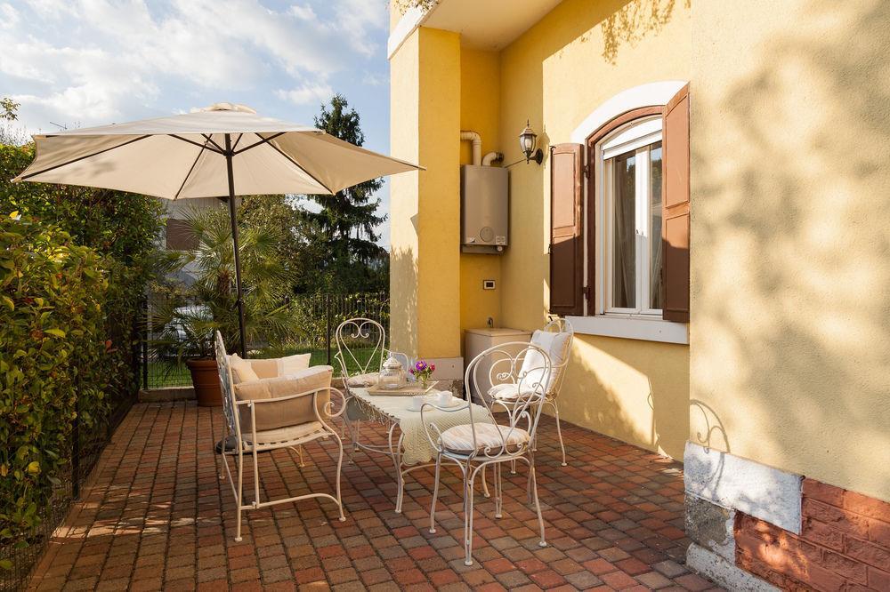 Nina Guest House Longare Buitenkant foto